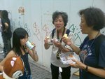 左後方個兩個架妹真慘……
