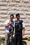 依度開始係伯利恆. 伯利恆係巴勒斯坦地區,守衛深嚴.