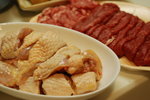 材料有: 鮮雞、西冷牛肉...