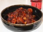 紅燒肉排~用台灣生產的醬料"紅麴"及其他配料等炆製