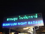 Suan-Lum 夜市在地鐵Lumphini (音：弄偏ly)站