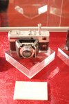 DSC_2559—福&#20262;达的照相机做型奇特。它的长杆是用&#26469;&#36807;片的