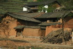 彝族農村, 房子用泥土混合糯米而建成