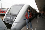 從上海南站到杭州的子彈頭火車, 78分鍾, 車費 RMB55,要預早買
