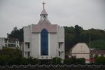 在酒店外橫江的對岸的一所基督教堂