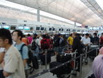 香港機場:班機延誤,check-in大排長龍