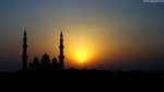 甫踏足阿布扎比的土地不久，便看到美麗的清真寺剪影。
