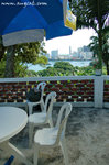 坐在這裡與好友一起聊聊天，欣賞南丫島景色，真是賞心樂事。