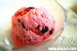 Strawberry Ice-cream比我想像中好吃，有粒粒草莓果肉呢 : )
