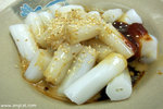 非常滑溜的腸粉，配以麻醬甜醬芝麻鼓油簡直是天下美味(HK$7有4條)﹗