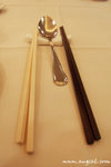 這裡為每位客戶人都預備了一套自用的筷子和公筷，非常衛生。