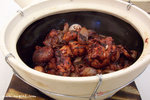 江南紅槽雞(午市套餐價HK$58)﹕滾熱辣用煲仔上檯，雞肉和洋蔥也非常入味，是惹味之選﹗