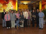 10/2008  中華中學第一&#23626;畢業生與原國內老師在北京有個約會。