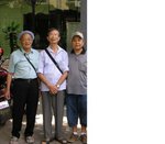 左:王庭芳老師,關懷炎老師,鄭&#28152;潭同學.