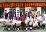 趙&#32451;增,梁愛蓮夫婦捐贈救助衣物.