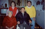 2004年10月 　 蘇志堅老師，陳淑芳老師伉儷探望謝雲青老師伉儷．