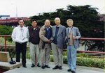 左：李芝榮老師，何文超同學，李承信主任，范中武老師和譚友初老師。