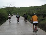 食飽又踩，沿途少車，條路唔太濶都係我地踩晒