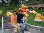 與公公婆婆合照
 - 天水圍公園(中秋花燈展)
04/03/2007