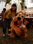 與Pluto合照
 - 香港迪士尼樂園餐廳
05/07/2007