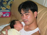 爸爸抱住睡(2)
03/08/2004