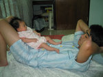 跟爸爸玩耍(2)
20/08/2004