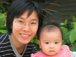 與媽媽合照
05/12/2004