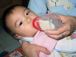 突然飲奶奶(2)
13/04/2005