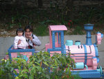 與爸爸一起坐火車
 - 香港海洋公園
26/02/2006