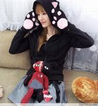 3415-韓版休閒上衣送手套(黑色) 質料﹕絨 尺碼均碼： 肩寬40cm 胸圍92cm 衣長60cm 袖長52cm 實物比圖片暗 售價﹕$69