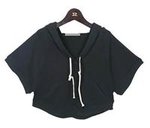 3381-帶帽短外套(黑色) 質料﹕棉 尺碼﹕肩寬37-40cm 胸圍96cm 衣長45cm 袖長 28cm 售價$49