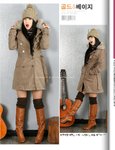 7008-夾棉全毛韓式冬裝(杏色;黑色) 質料﹕夾棉 衣服附料：腰帶、毛領
尺碼 S：肩寬38cm 胸圍86cm 衣長82cm 袖長58cm M﹕肩寬39cm 胸圍90cm 衣長82cm 袖長58cm L﹕肩寬40cm 胸圍94cm 衣長82cm 袖長58cm 售價﹕$119