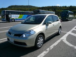 今次租了Nissan的Compact car，不衹細過幾天前的Mazda，還貴些