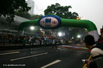 起點！地上的紅地毯是起跑計時器！
HKMarathon12Feb06_20023s