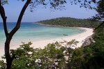 在Raya Island 吃飯的地方可以看到的漂亮沙灘