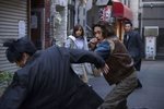 關於社會現狀處於夾縫或乾脆被無視的一群,故事普通但演員很不錯,可一看
