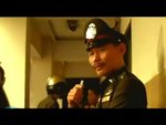 而且搶鏡非常,加上幽默的對白及相當直白的反應,很爆笑,雖然這是建築在男女主角的愛情悲劇上.順帶一提,電影的原裝海報真的很爛很爛,哈哈