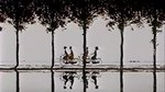 水中以及陽光下拉長的倒影,不停運轉的單車,景觀以及身邊人物的變化,來說出小女孩心中多年來的缺口