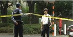 相信他是在格格不入的生活中某同學的死令他感到哀傷,但慣於內歛的他無意中遇到死去的露宿漢,善良的他決定以己之想法去幫忙將死訊通知死者家人,過程中令他跳出自己的框框親自接觸未知的世界,雖然這部是小本的獨立製作,但我覺得它可拍出那種半熟少年擁有獨立思想但仍青澀的觸覺及想法著實不錯
