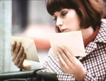 Montparnasse et Levallois - Jean Luc Godard,不小心弄錯兩封信掀露了兩頭的秘密,差不多的格式差不多的對白,來了一個重複平行的發展