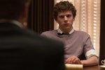 David Fincher就是有能力去控制當中的trendy的節奏及漂亮的剪接,而且亦捉緊當今熱門又非常貼身的題材,令人不期然的投入反思,一方面鞭打固有而傳統的步伐及思想模式而另一方引伸出反社會(或者是collapse,who knows)的題材,可能我就正如Erica一樣,跟不上當中男角的步伐層次看不起這個甚麼的revolution,但不得不接受現實就是這樣了