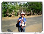 Standing watch over the entrance to Angkor Thom are two rows of stone guardians @_@