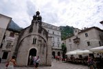 聖盧卡斯教堂 St. Luke's Church,位於科托爾古城的中心。這座教堂建於 1195年。直至17世紀中葉這曾是天主教教堂，戰後信奉東正教的人劇增，它變成了一個東正教堂，但是，天主教徒保留有一個祭壇供自己使用。這是在小鎮唯一的沒有在地震受到很大的破壞的建築物。