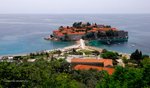 Budva - 小島 Sveti Stefan, 小島與大陸相連的沙堤是海灘