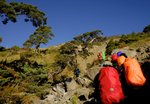 07:00 負重踏上陡峭碎石坡向南湖北峰