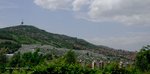 白色是墓地 (其實好多山坡都有墓地)