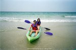 又被沖回岸上