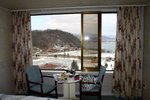 巴士站附近找不到motel,旅遊中心介紹了這間熊城觀光酒店給我們,舊o左D,不過個view好靚,間房好大,位置幾好,我諗佢風光過!!
20100121_04719