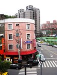 乘坐捷運途中見到一間叫"臭媽媽臭豆腐"嘅舖頭,嗰名幾得意!