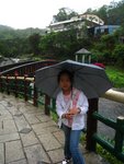 咁大雨!要擔住把遮影相